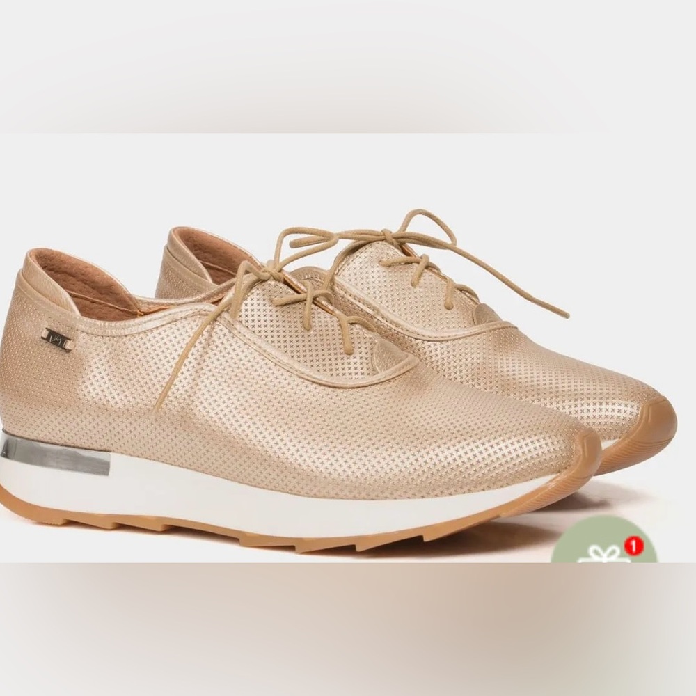 WOMEN’S LEATHER LACE-UP SHOES WITH SPORT SOLE